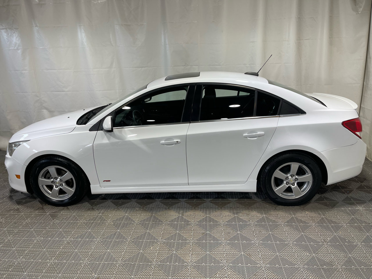 Used 2015 Chevrolet Cruze LT w/ Sun And Sound Package image 5