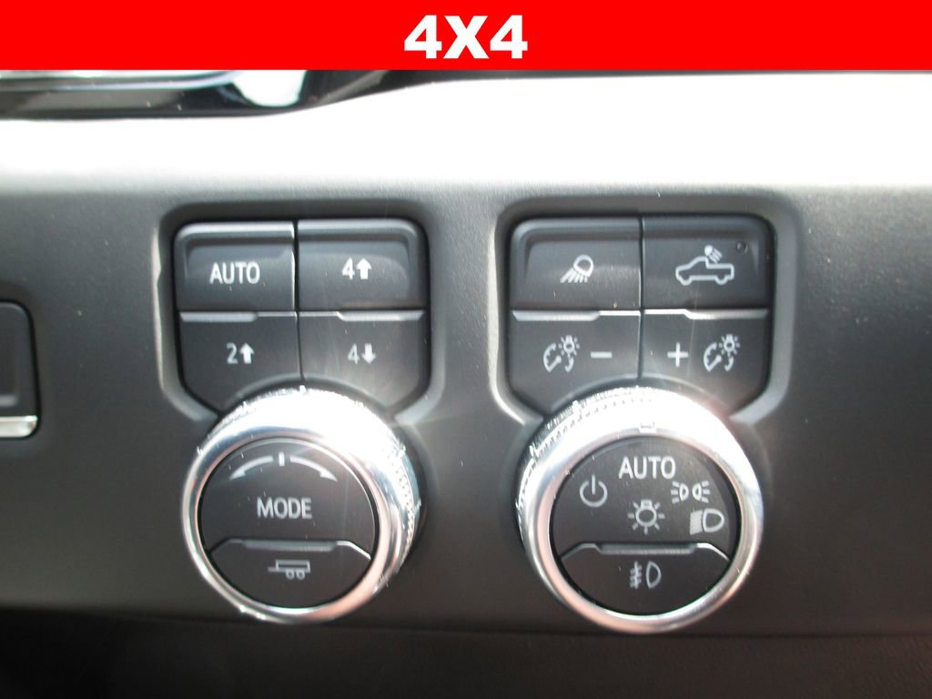 Used 2024 GMC Sierra 1500 AT4 w/ Technology Package image 32