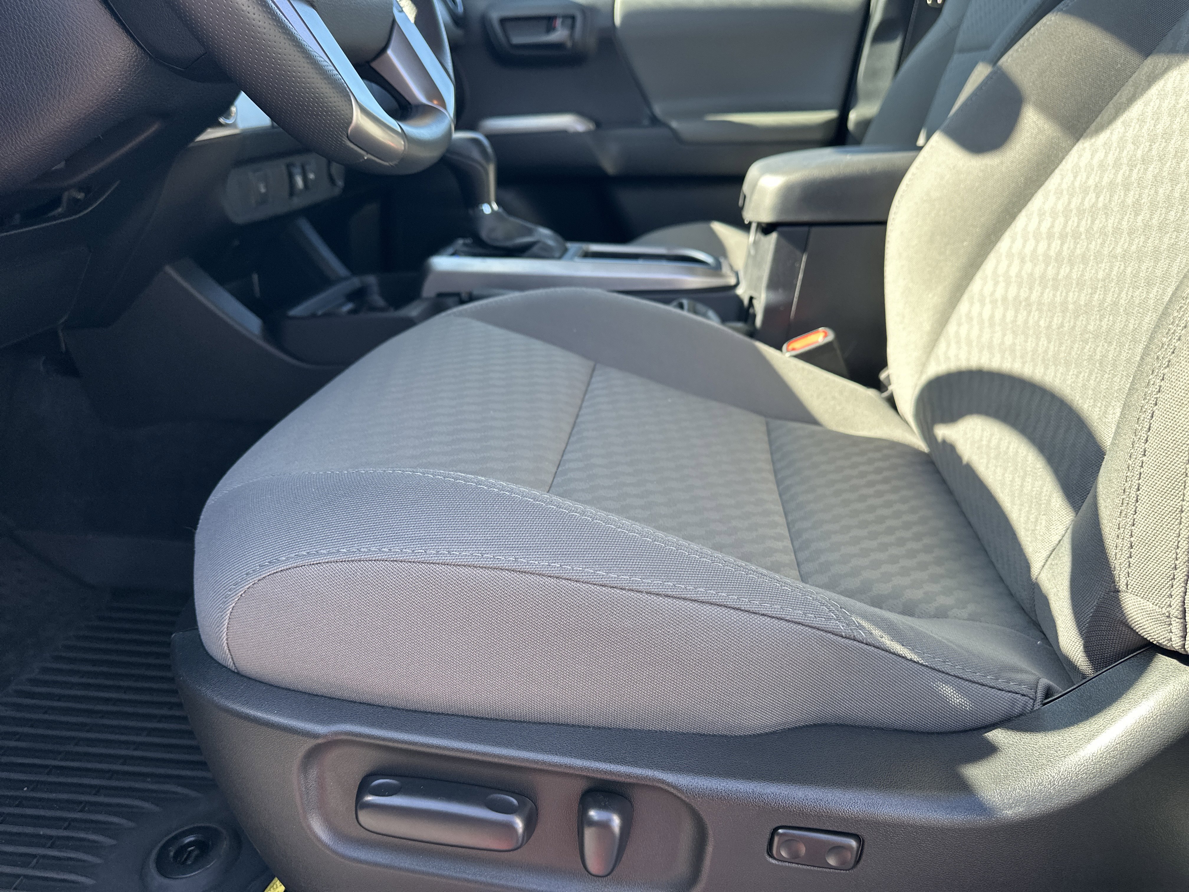 Used 2023 Toyota Tacoma TRD Off-Road image 10