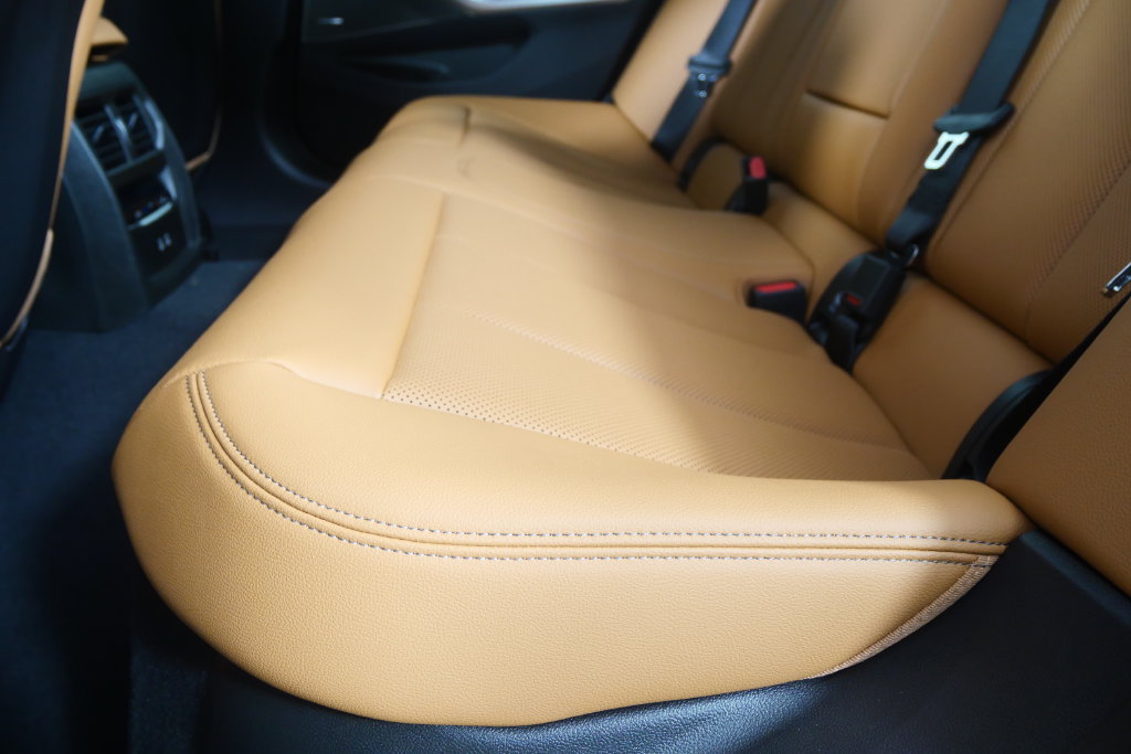 New 2026 BMW 330i Sedan RWD image 15