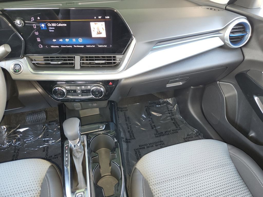 Used 2025 Chevrolet Trax LT image 16