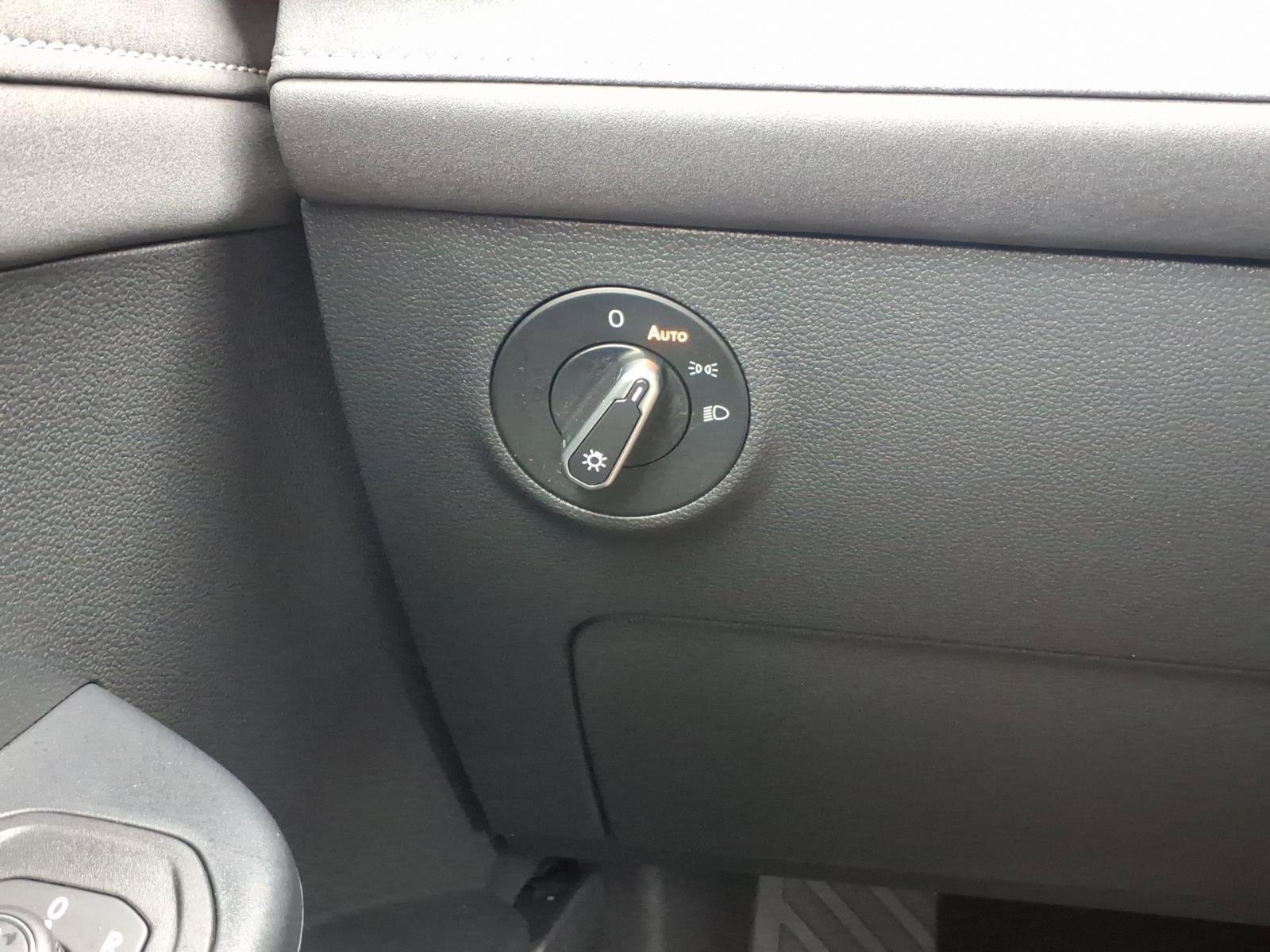 Used 2025 Volkswagen Taos SE image 19