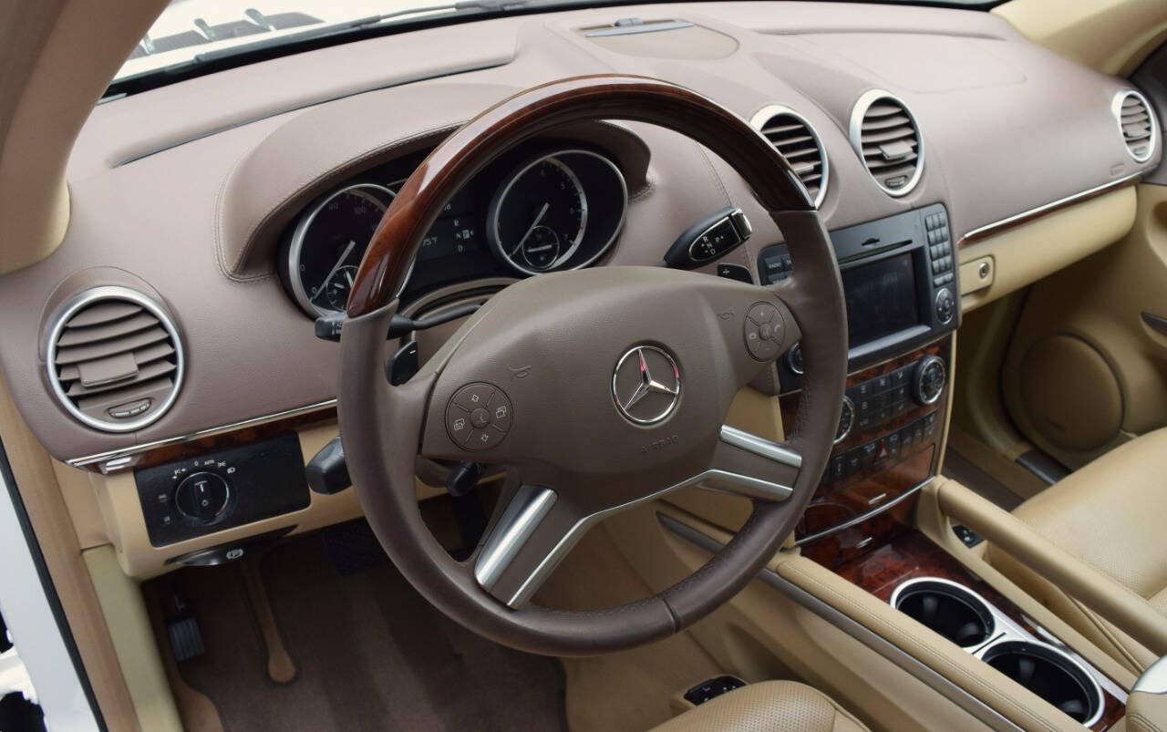 Used 2011 Mercedes-Benz GL 550 4MATIC image 27
