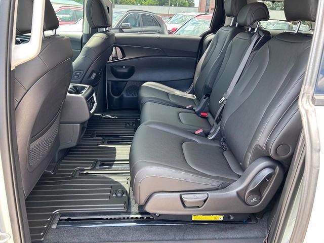 New 2026 Kia Carnival SX w/ SX Dark Edition Package FWD image 8