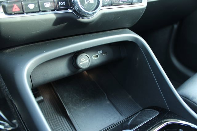 Used 2025 Volvo XC40 B5 Plus AWD/4WD image 20