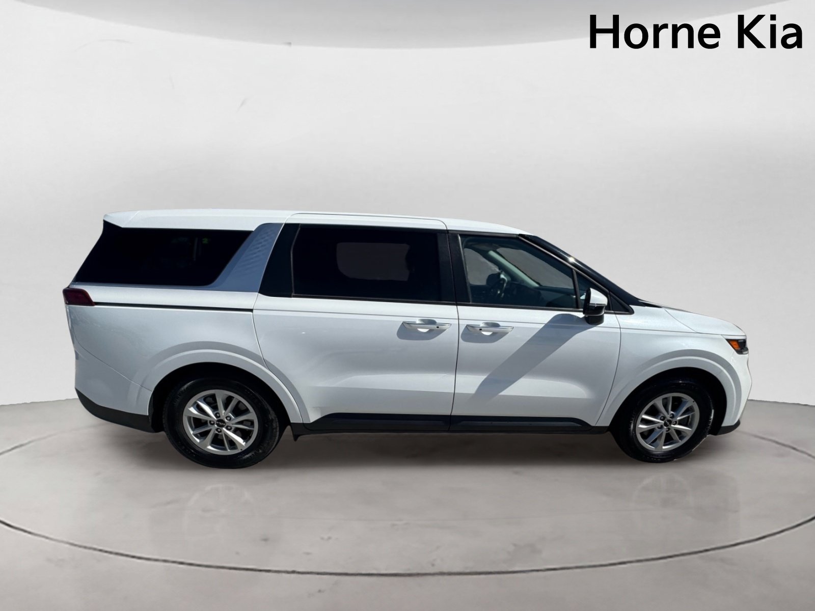 Certified 2024 Kia Carnival LX FWD image 3