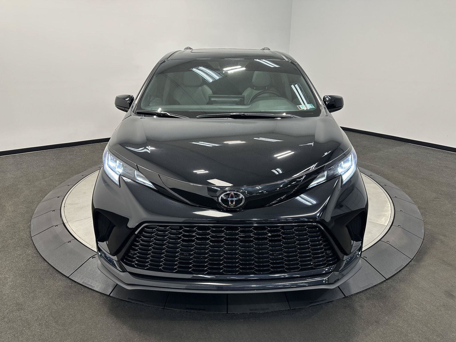 Used 2026 Toyota Sienna XSE AWD/4WD image 3