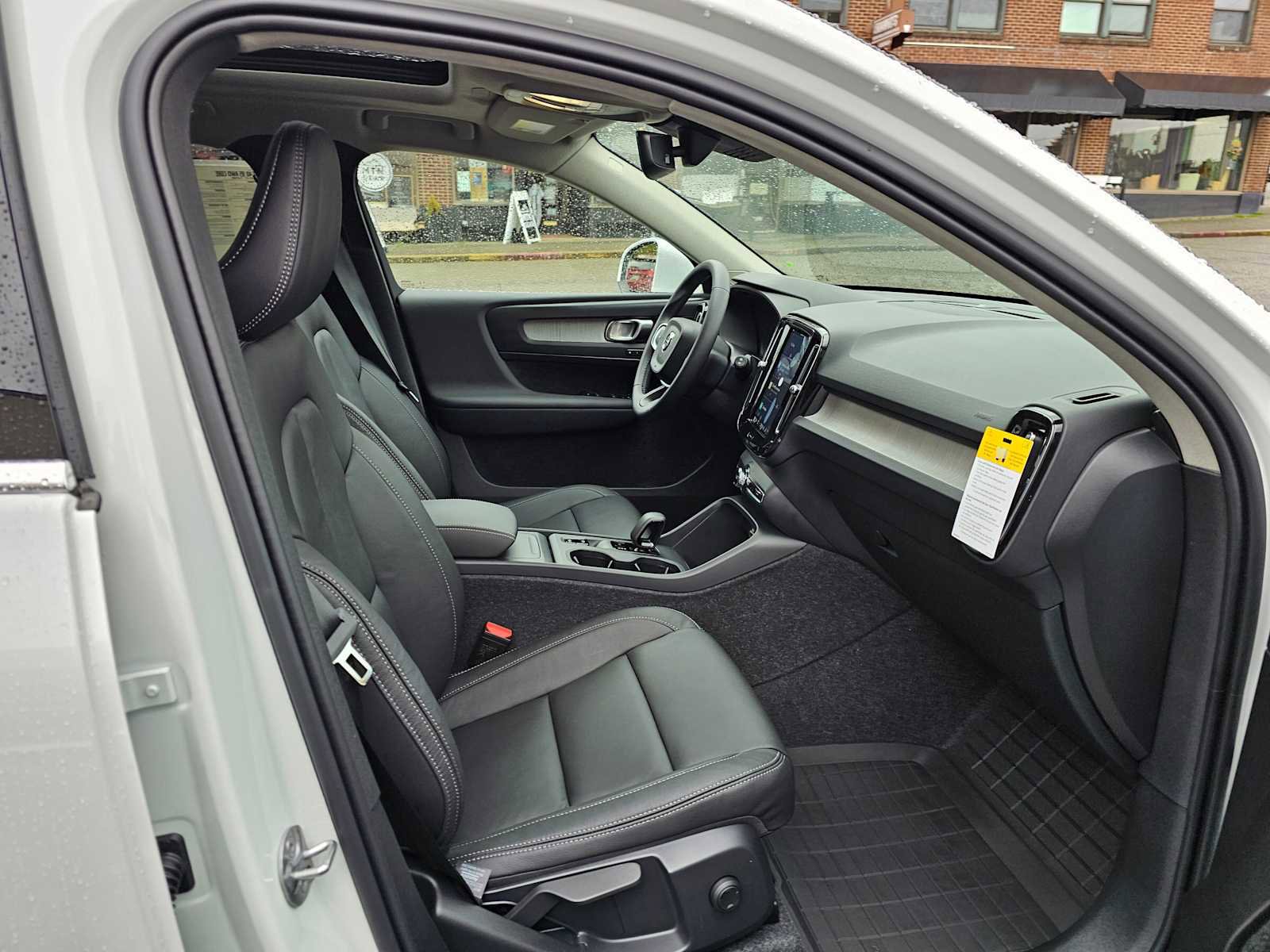 New 2025 Volvo XC40 B5 Core w/ Protection Package Premier image 11