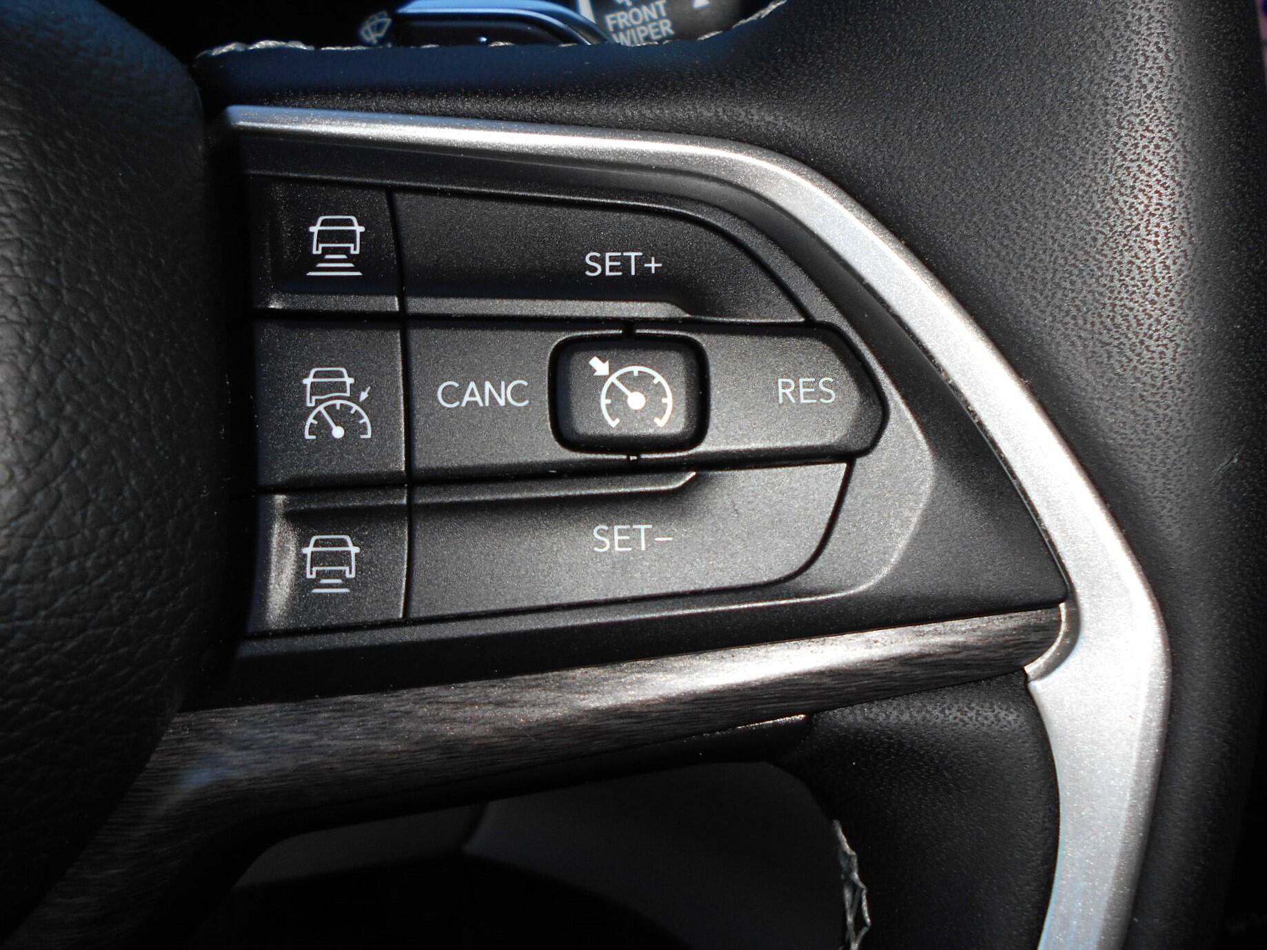 Certified 2023 Jeep Grand Cherokee Limited AWD/4WD image 15