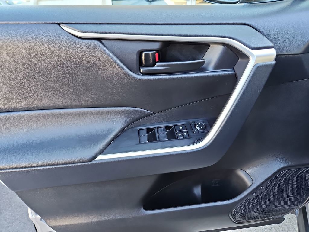 Used 2025 Toyota RAV4 LE image 23
