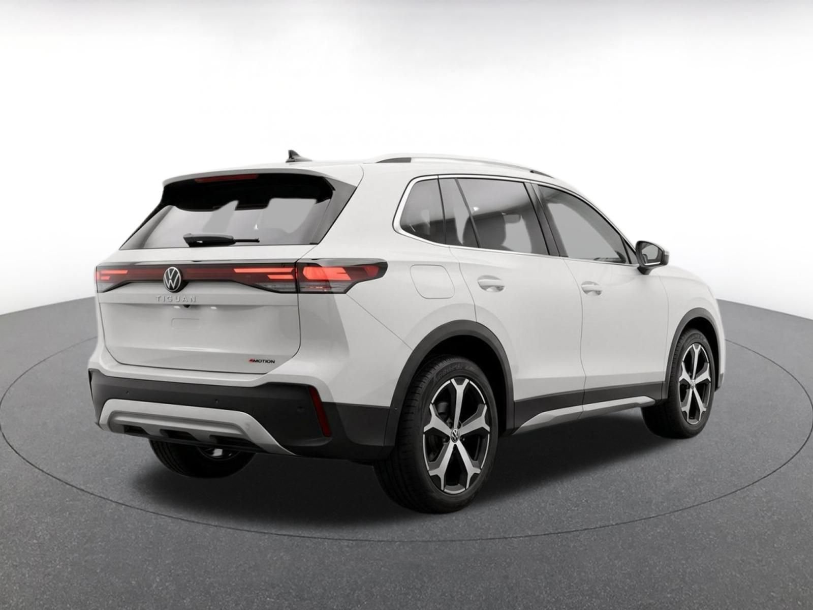 Used 2026 Volkswagen Tiguan SE AWD/4WD image 8
