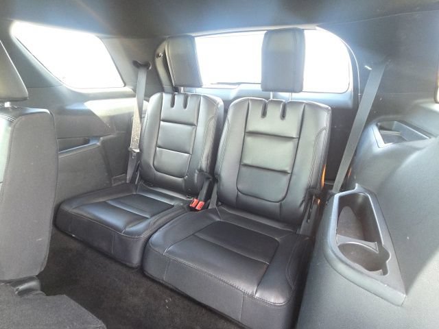 Used 2018 Ford Explorer XLT w/ Equipment Group 202A AWD/4WD image 16