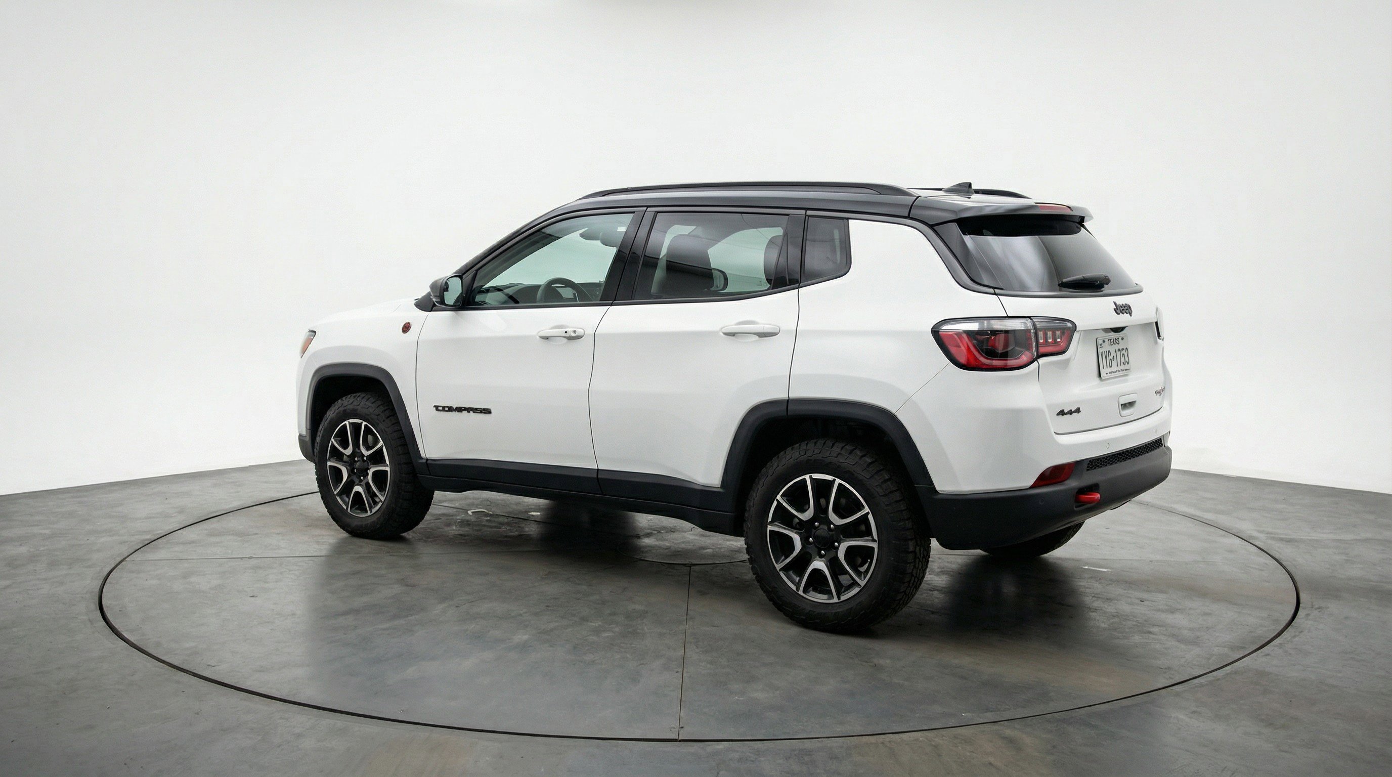 Used 2025 Jeep Compass Trailhawk AWD/4WD image 6