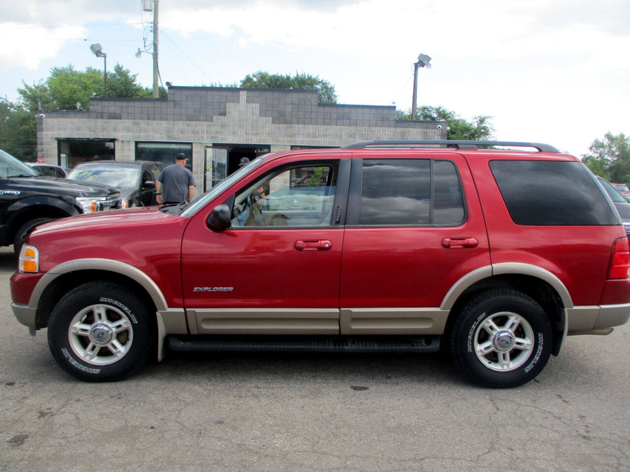 Used 2002 Ford Explorer Eddie Bauer image 4