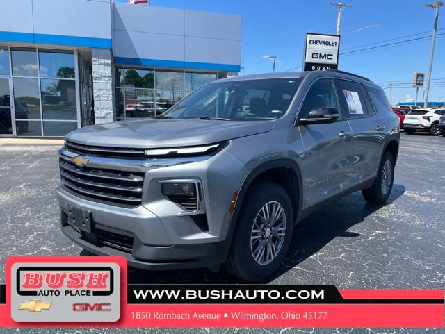 Used 2026 Chevrolet Traverse LT AWD/4WD image 3