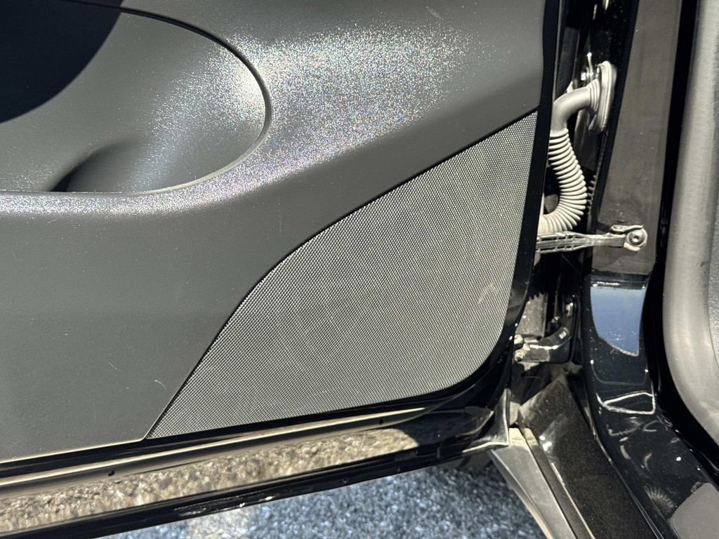 Used 2022 Tesla Model Y Long Range image 18