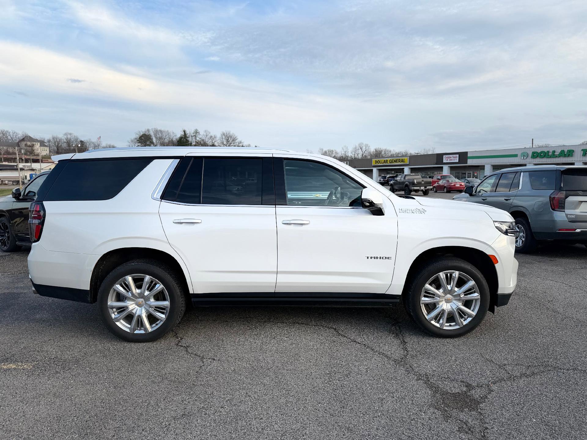 Used 2023 Chevrolet Tahoe High Country image 2