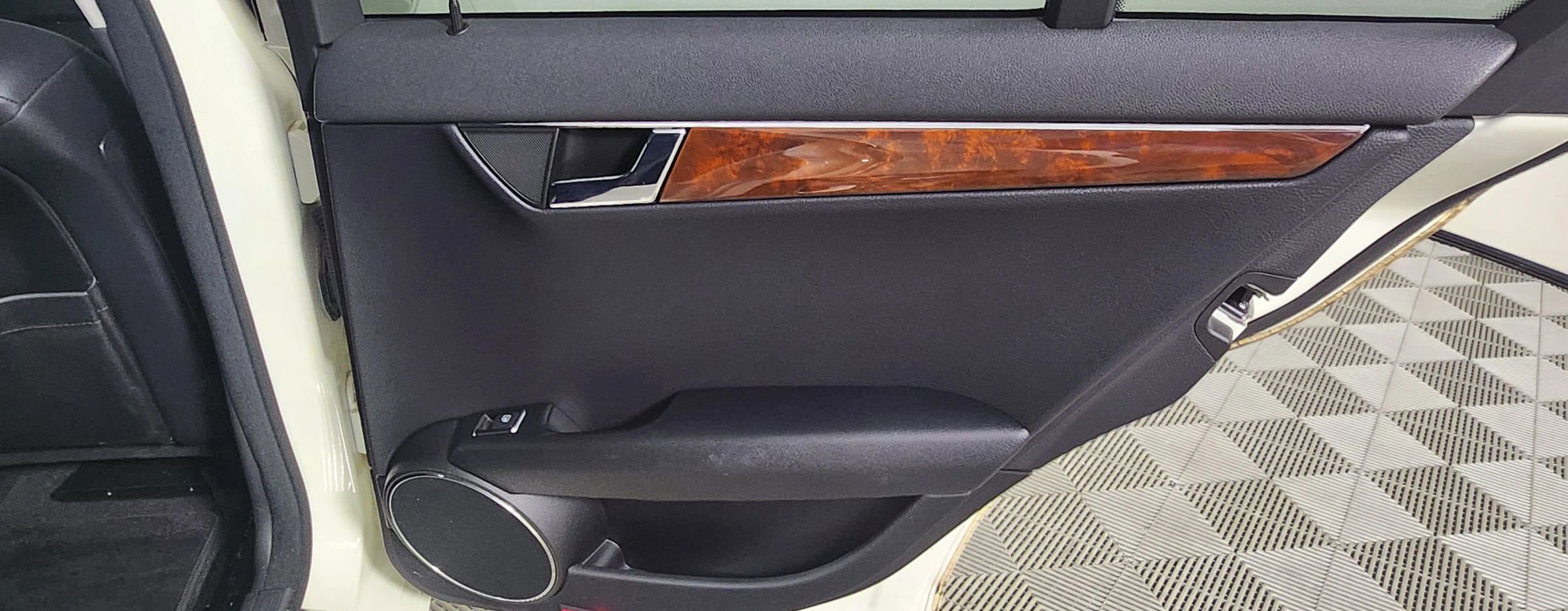 Used 2010 Mercedes-Benz C 300 C 300 Luxury Sedan 4D image 14