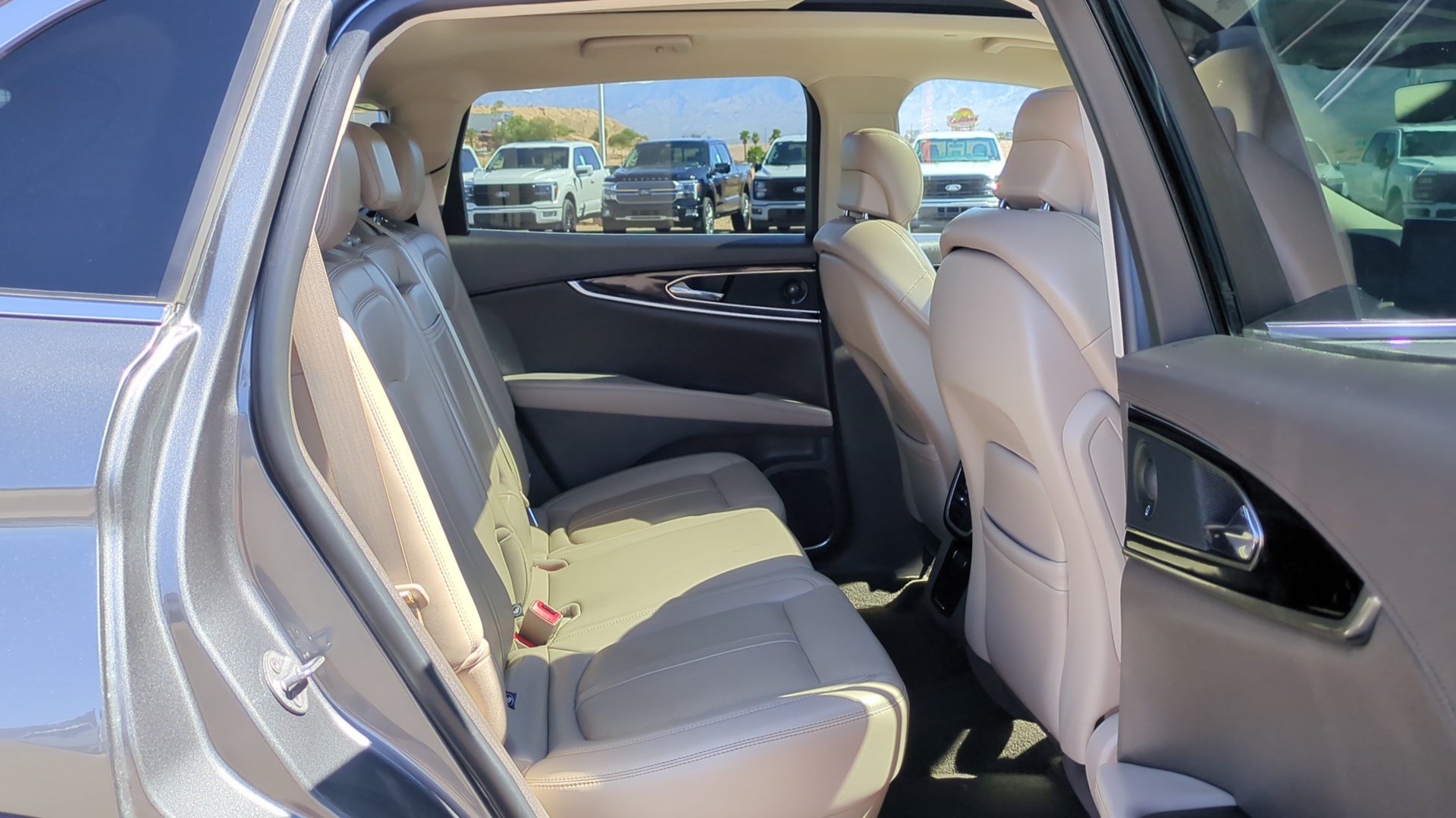 Used 2023 Lincoln Nautilus Reserve w/ Equipment Group 201A AWD/4WD image 29