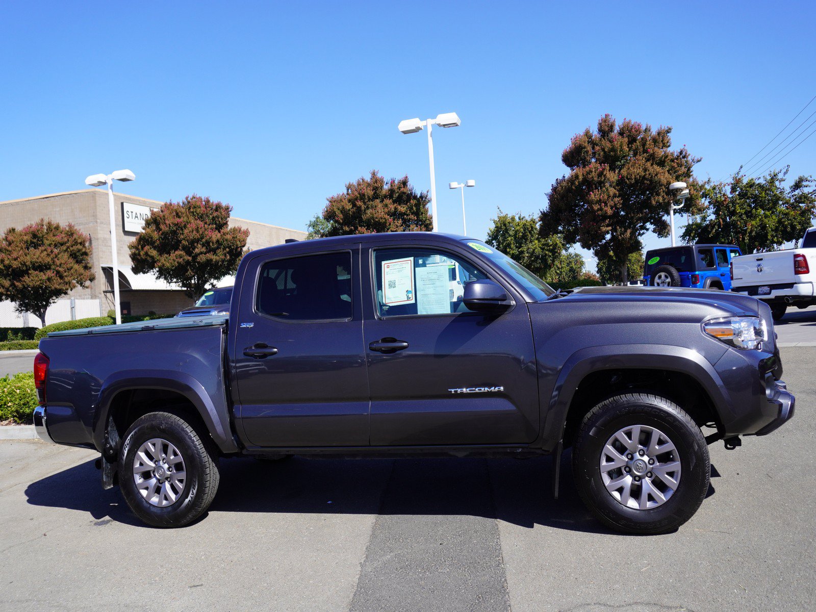 Used 2018 Toyota Tacoma SR5 RWD image 4