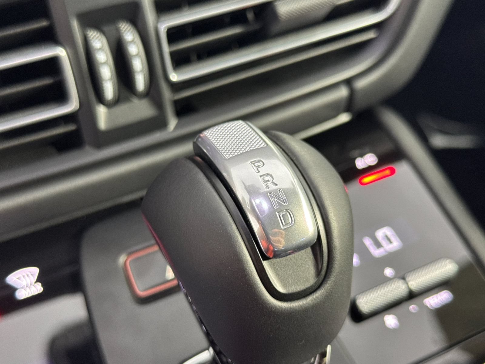 Certified 2025 Porsche Macan GTS AWD/4WD image 26