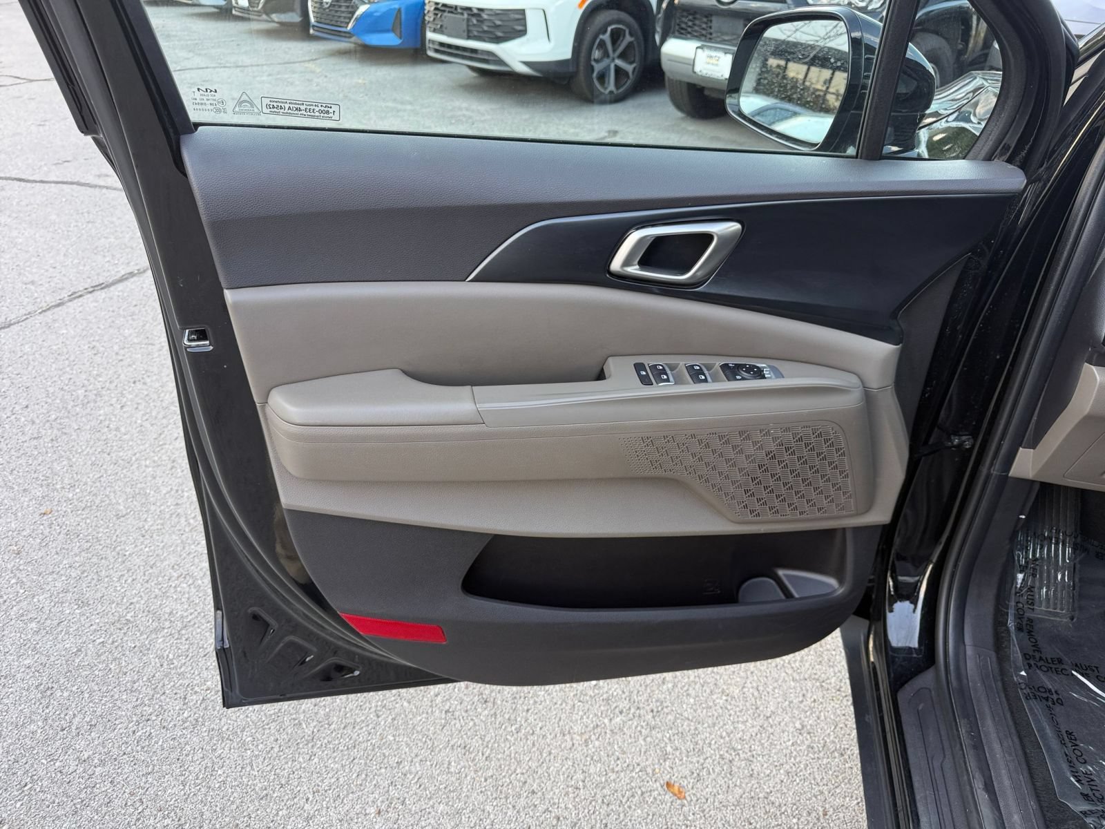 Used 2026 Kia Carnival FWD image 18