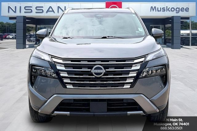 Used 2026 Nissan Rogue SL FWD image 2