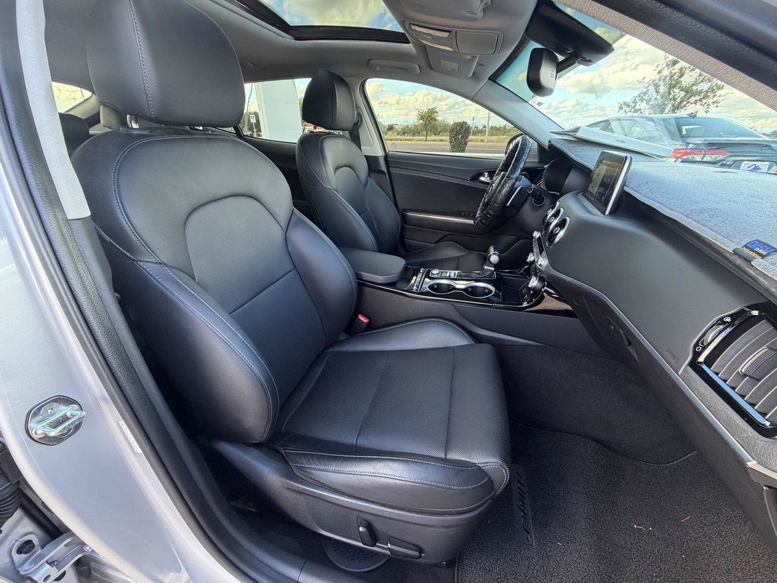 Used 2018 Kia Stinger Premium RWD image 31