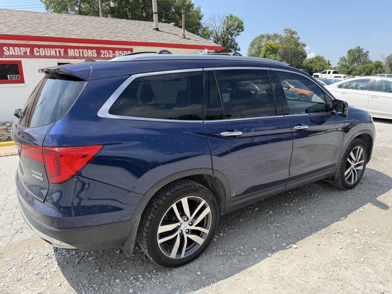 Used 2017 Honda Pilot Touring image 3