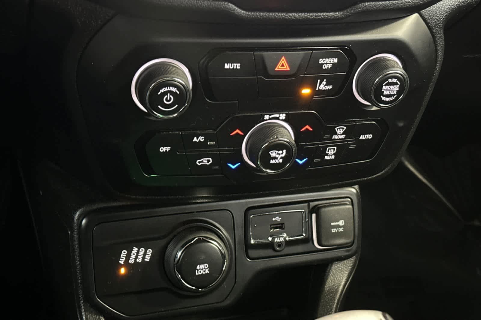Used 2023 Jeep Renegade Latitude AWD/4WD image 21