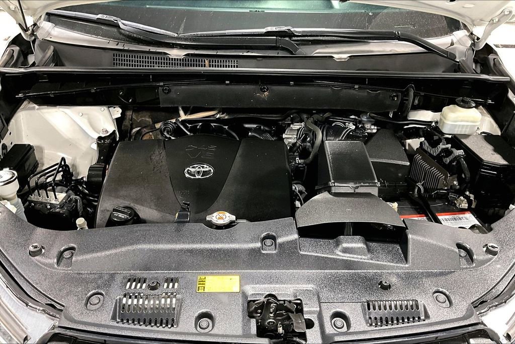 Used 2019 Toyota Highlander SE image 12
