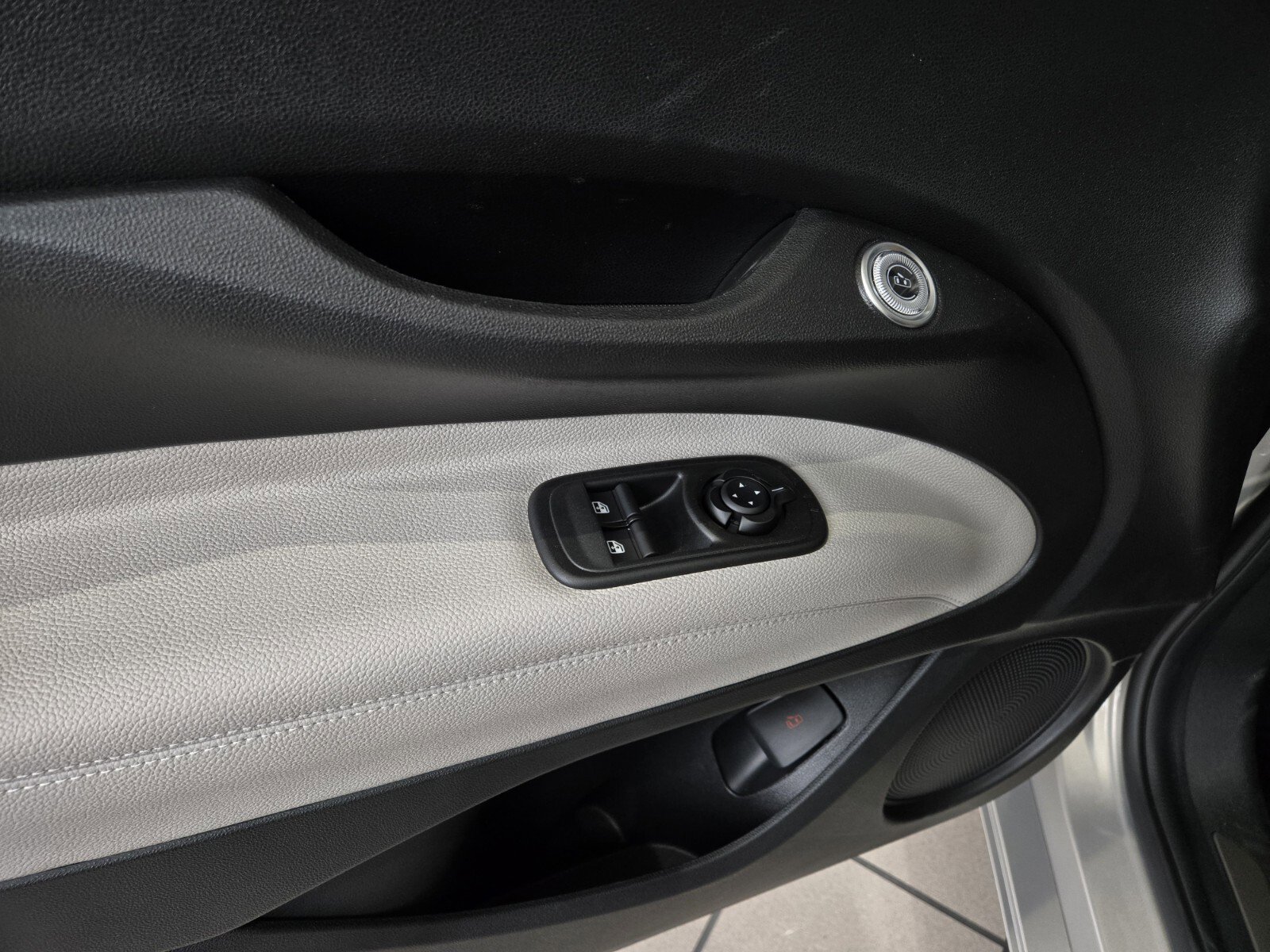 New 2025 FIAT 500 e image 9