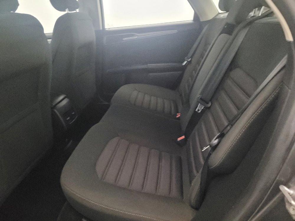 Used 2018 Ford Fusion SE w/ Fusion SE Technology Package FWD image 18
