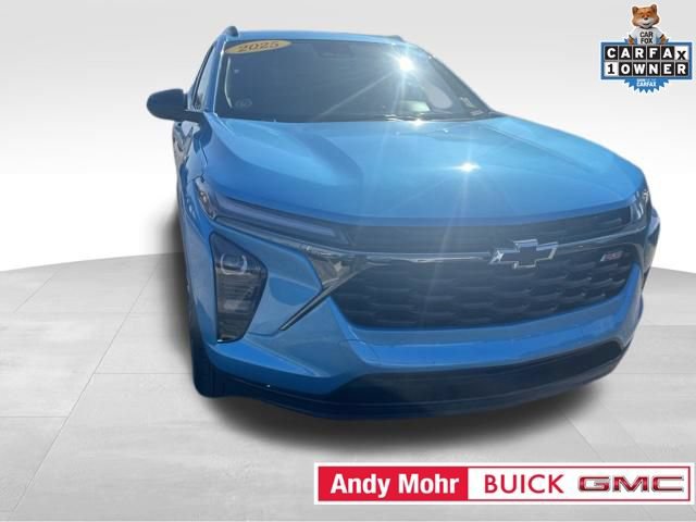 Used 2025 Chevrolet Trax RS w/ Driver Confidence Package FWD image 3