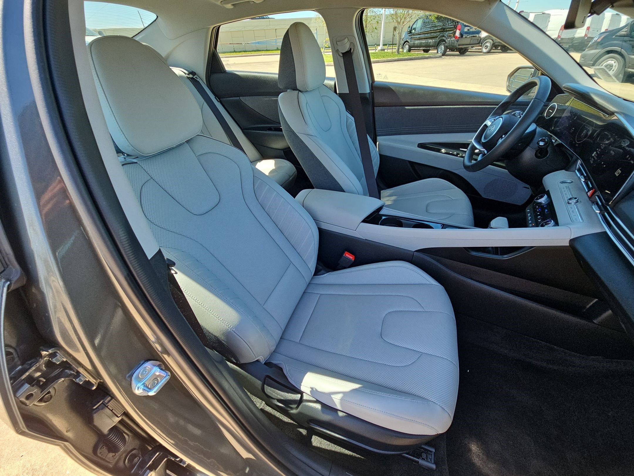 Used 2025 Hyundai Elantra Limited image 31