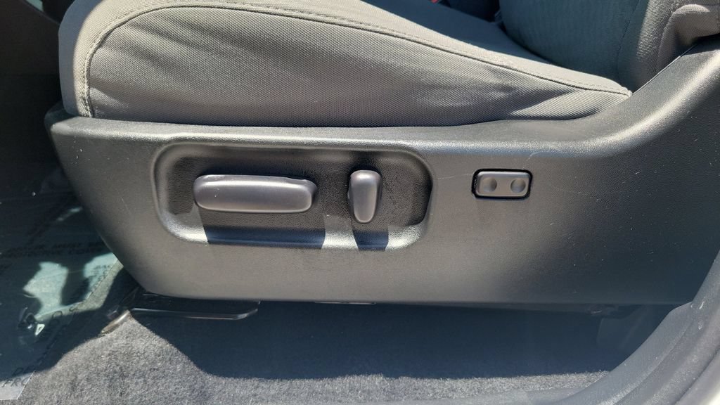 Certified 2021 Toyota Tacoma SR5 AWD/4WD image 16