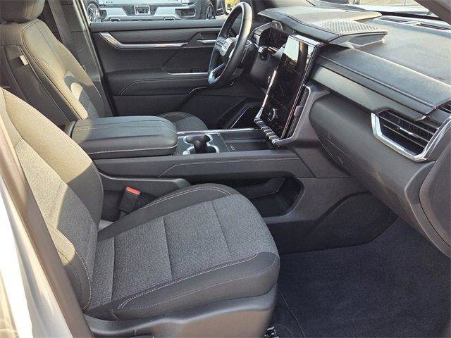 Used 2025 GMC Acadia Elevation image 17