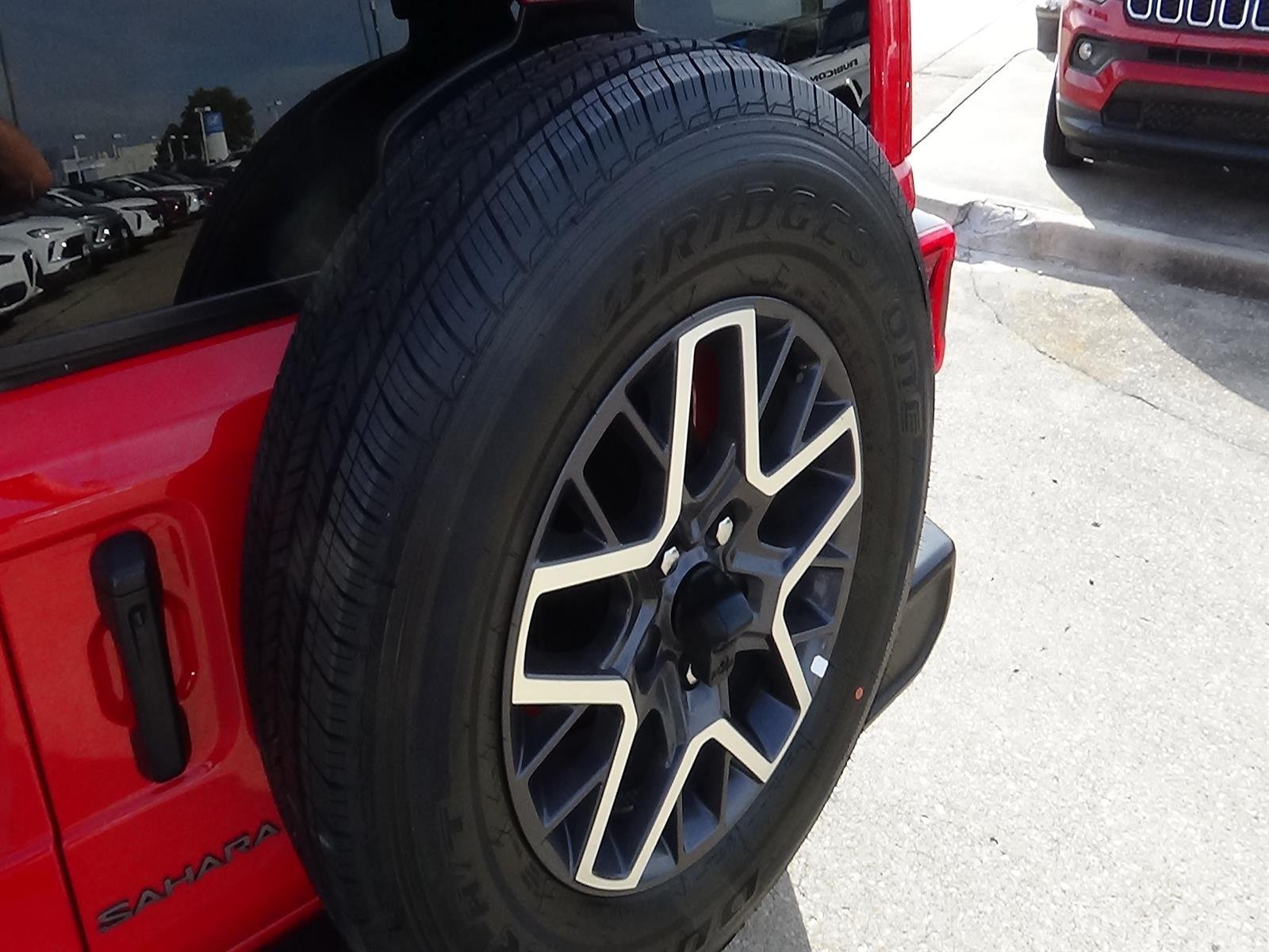 Used 2026 Jeep Wrangler Unlimited Sahara AWD/4WD image 13