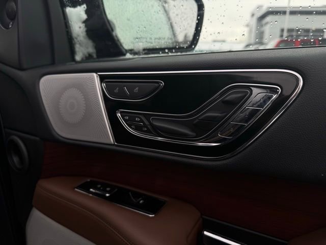 Used 2022 Lincoln Navigator Reserve image 17