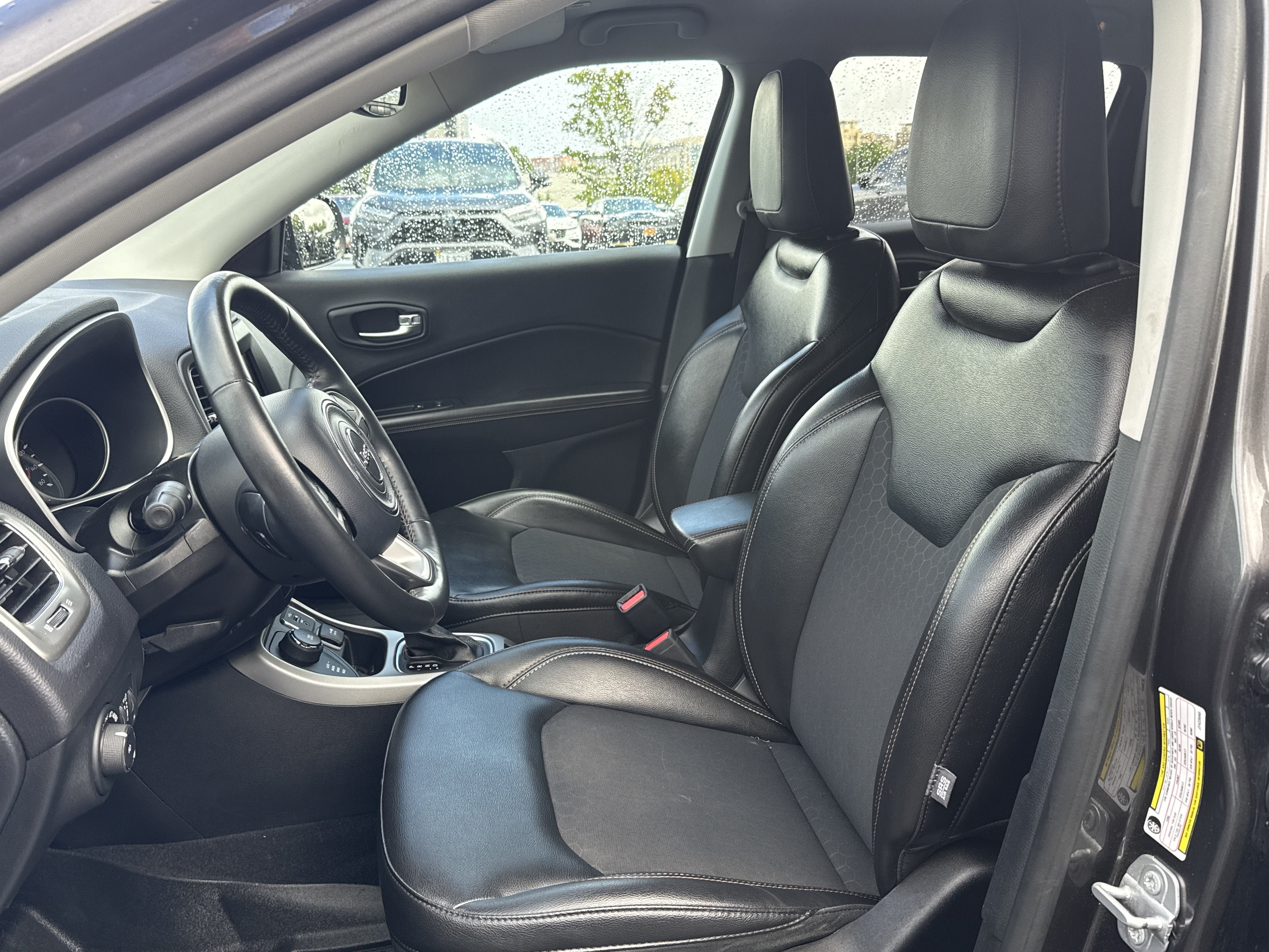 Used 2018 Jeep Compass Latitude w/ Popular Equipment Group AWD/4WD image 17