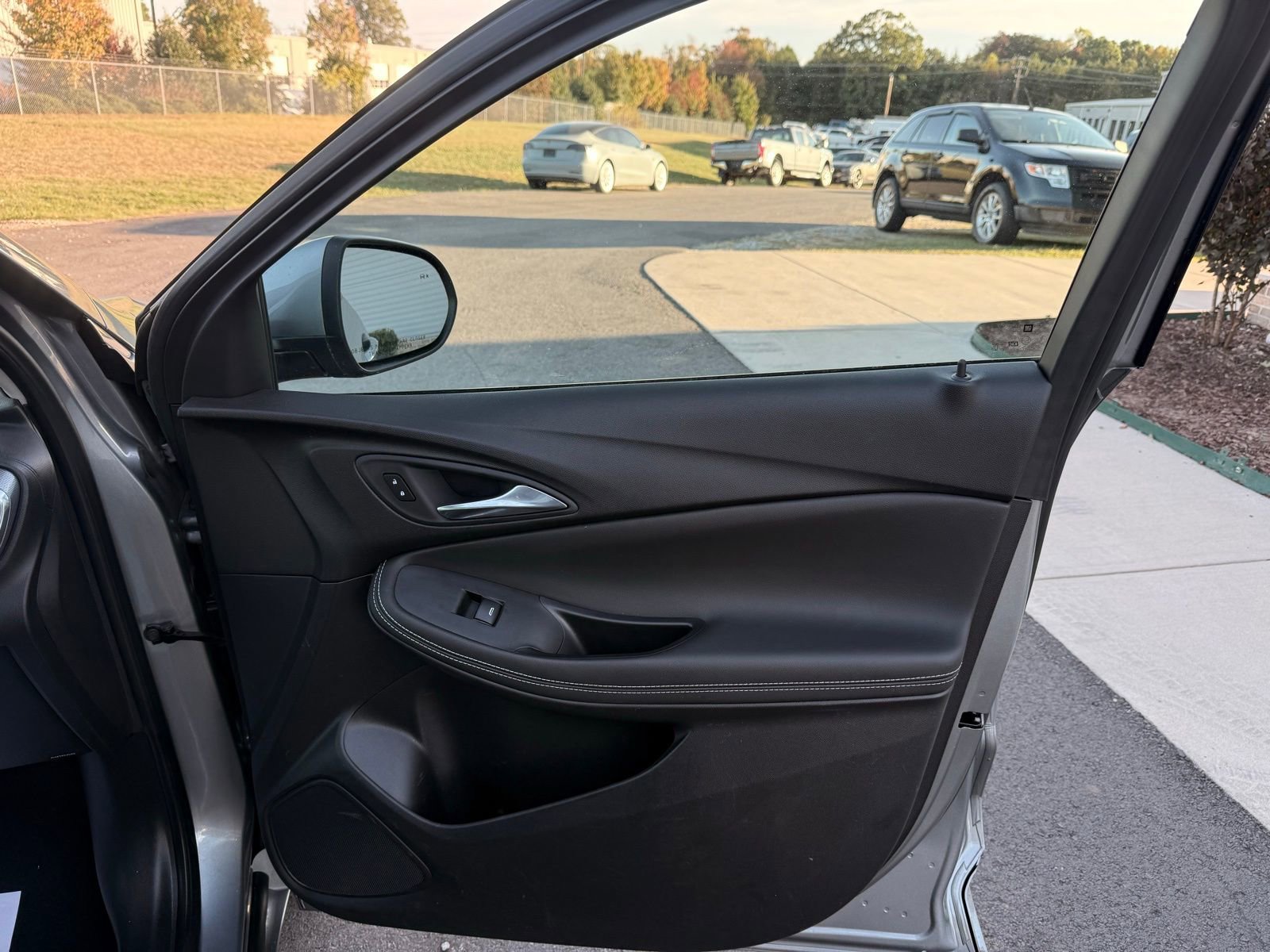 Used 2024 Buick Encore GX Avenir image 25