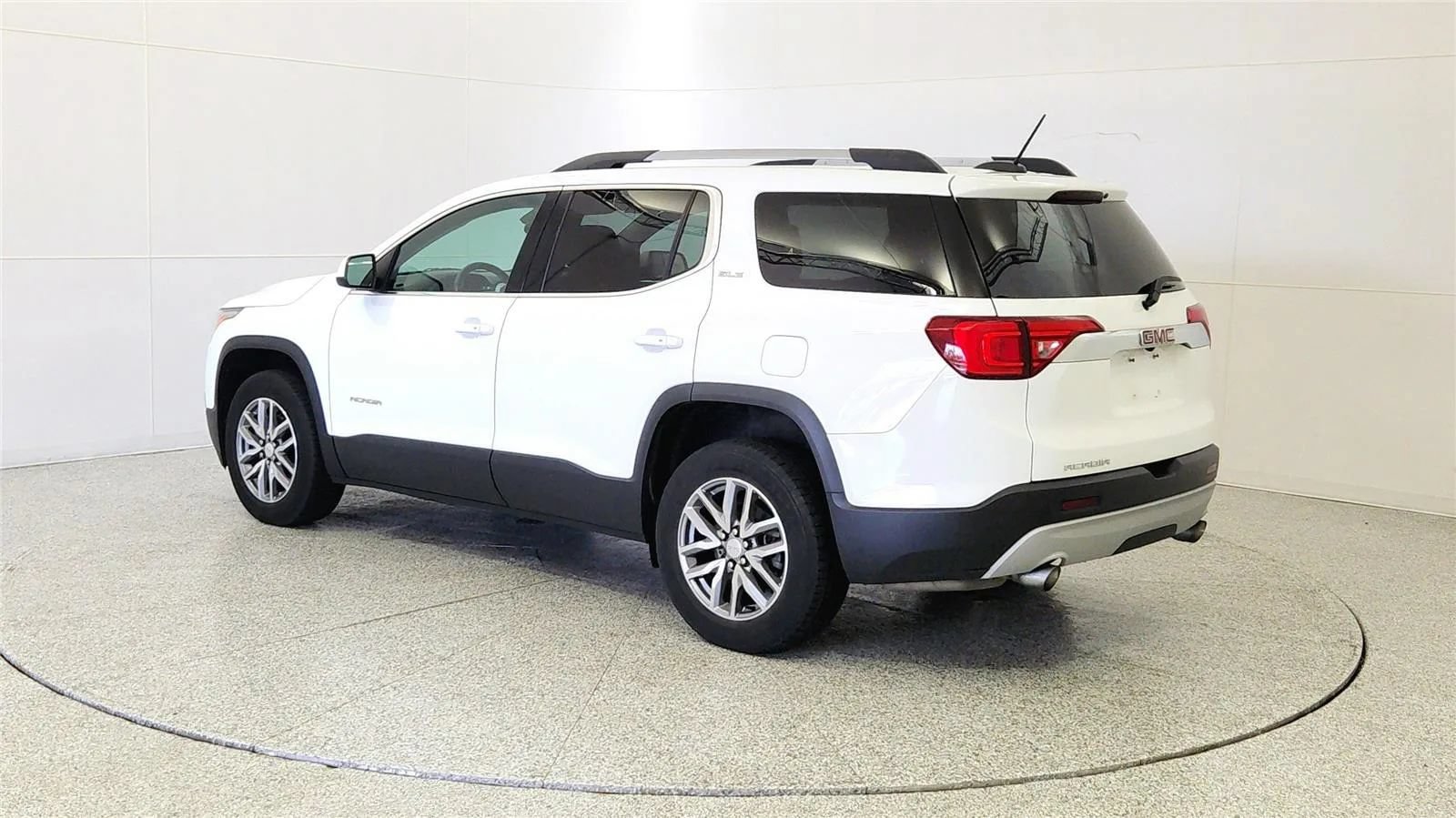 Used 2017 GMC Acadia SLE FWD image 5