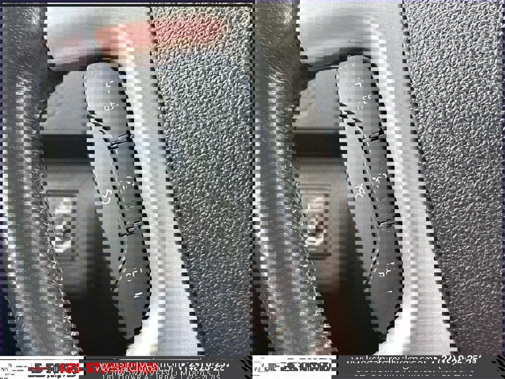 Used 2011 GMC Acadia SLE image 24