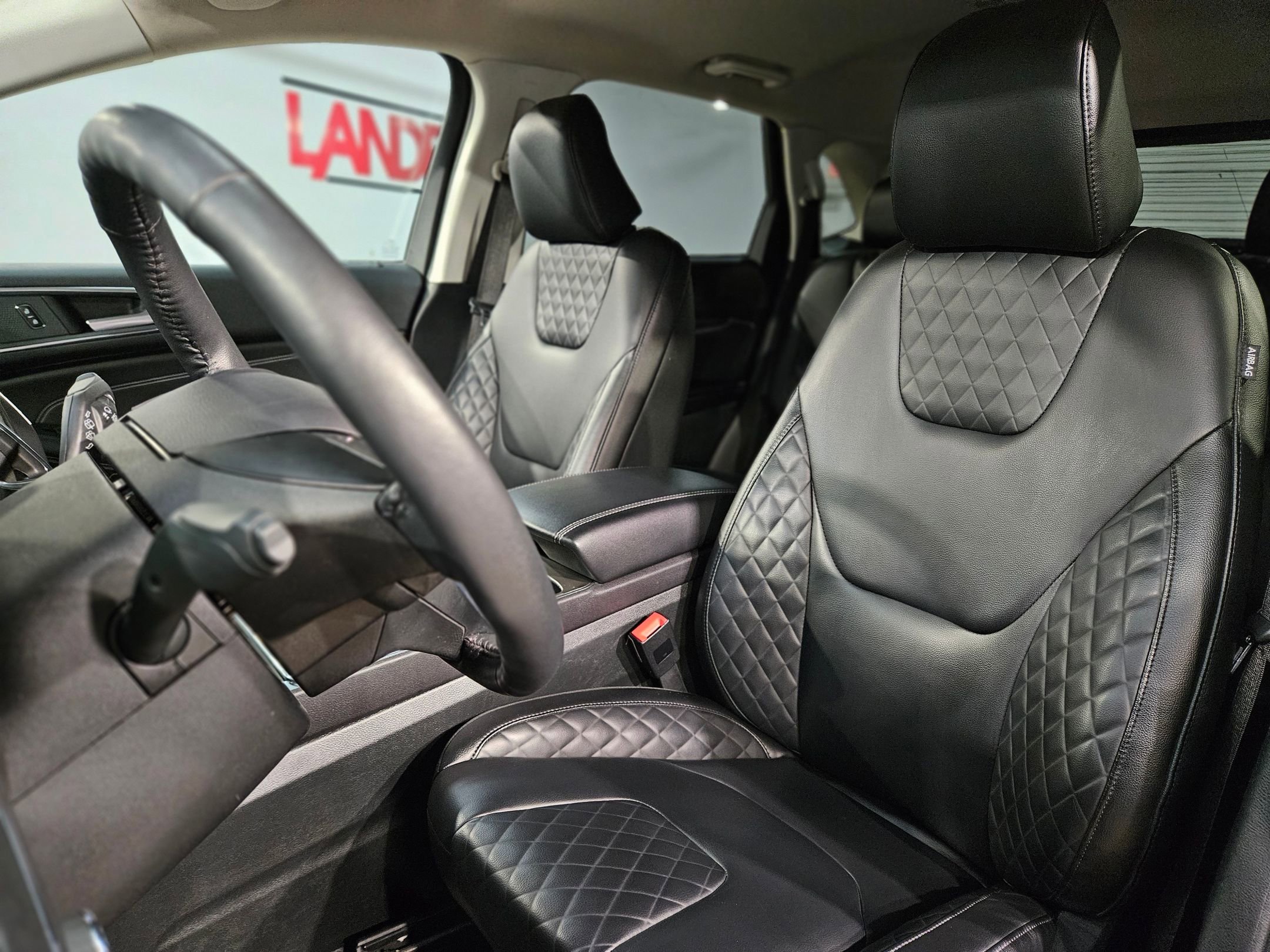 Used 2024 Ford Edge Titanium image 24