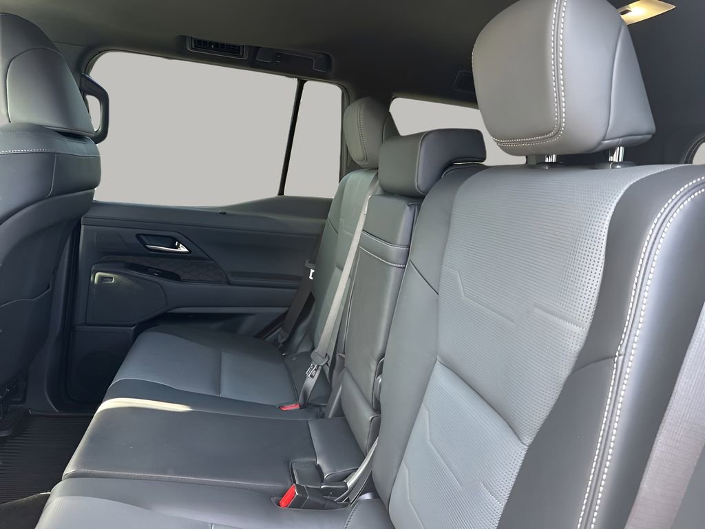Used 2024 Lexus GX 550 w/ Accessory Package (Z1) AWD/4WD image 16