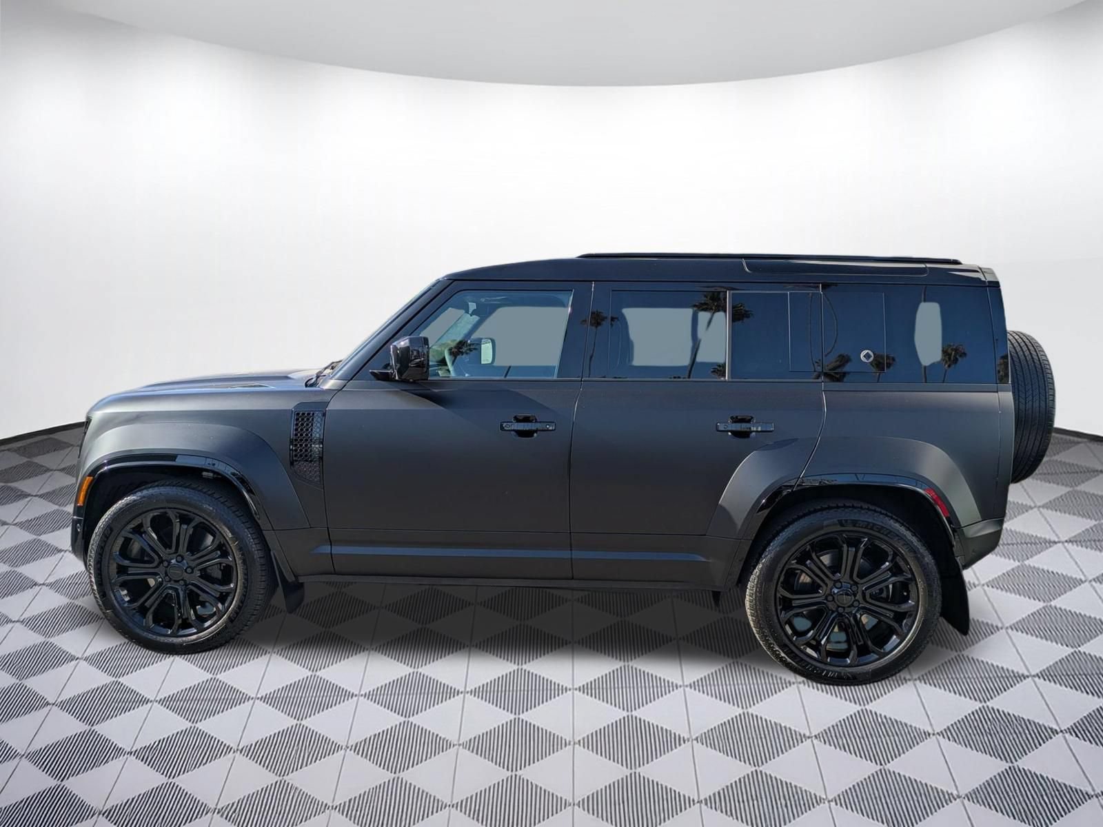 Used 2026 Land Rover Defender 110 OCTA AWD/4WD image 2