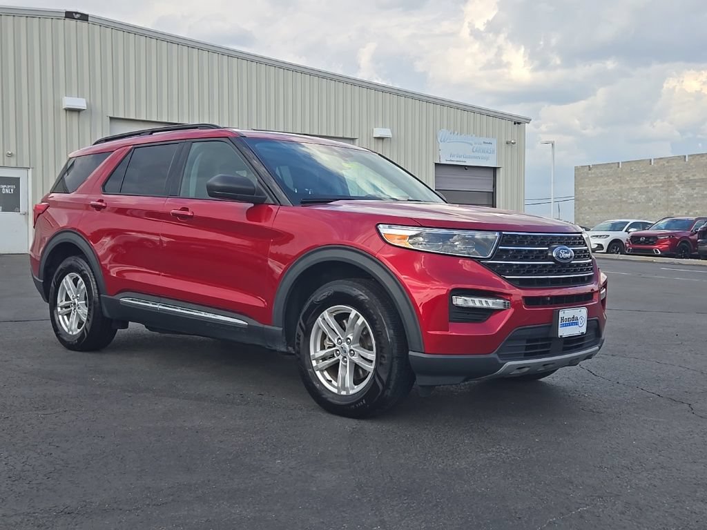 Used 2022 Ford Explorer XLT w/ Equipment Group 202A AWD/4WD image 2