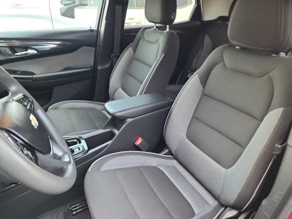 Used 2025 Chevrolet TrailBlazer LT AWD/4WD image 14