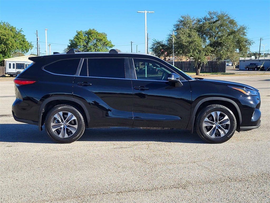 Used 2023 Toyota Highlander XLE image 8