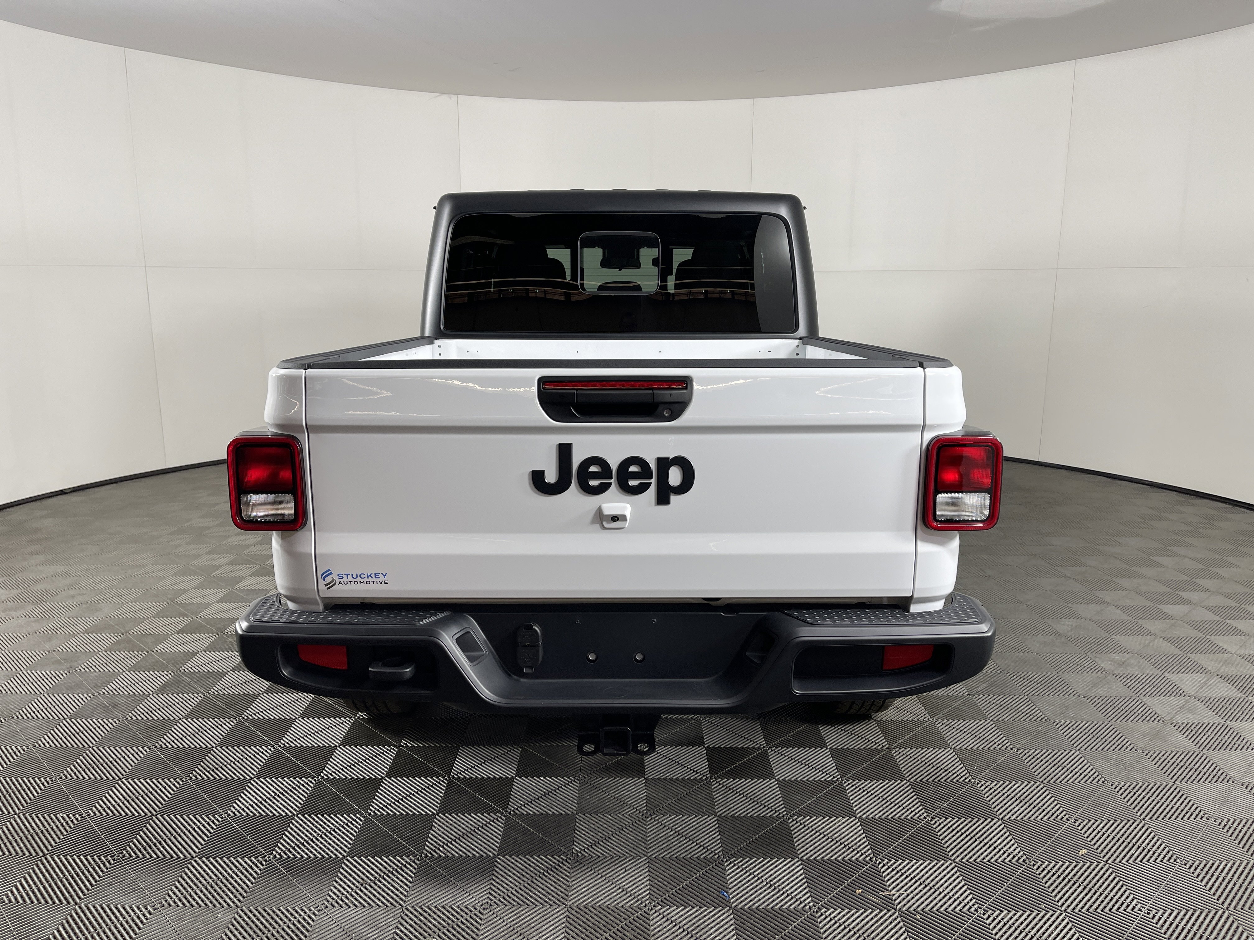Used 2025 Jeep Gladiator Sport image 4